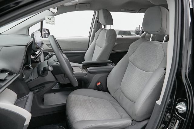 2024 Toyota Sienna LE FWD