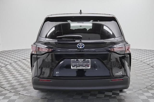 2024 Toyota Sienna LE FWD