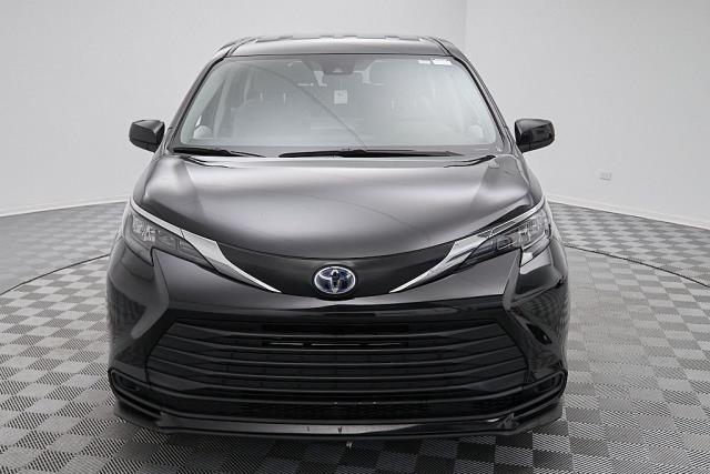2024 Toyota Sienna LE FWD