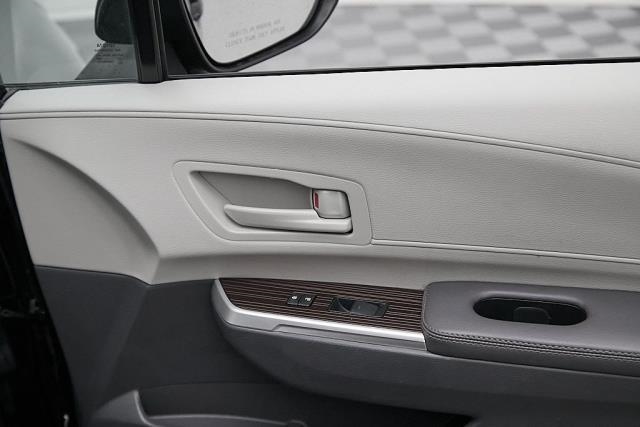 2024 Toyota Sienna LE FWD