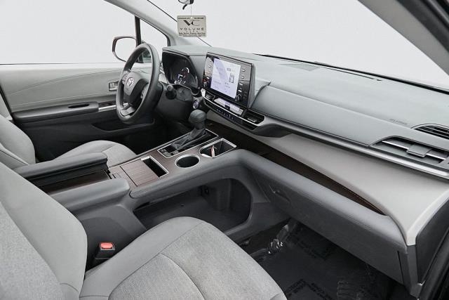 2024 Toyota Sienna LE FWD