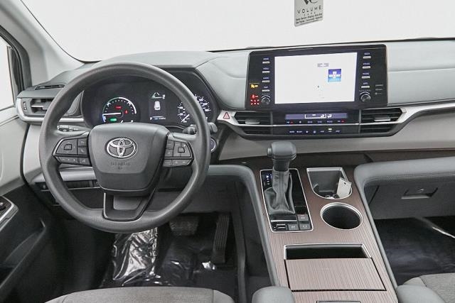 2024 Toyota Sienna LE FWD