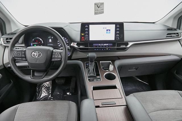 2024 Toyota Sienna LE FWD