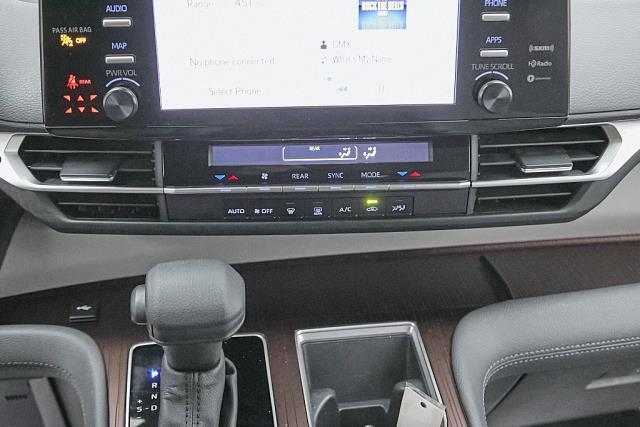 2024 Toyota Sienna LE FWD