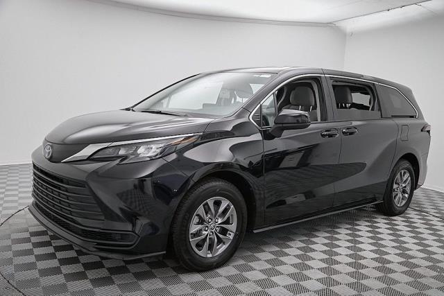 2024 Toyota Sienna LE FWD