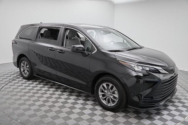 2024 Toyota Sienna LE FWD