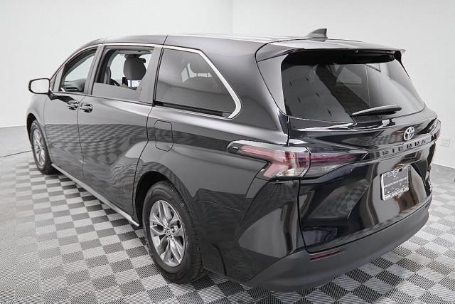 2024 Toyota Sienna LE FWD