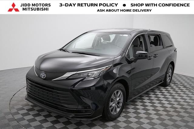 2024 Toyota Sienna LE FWD