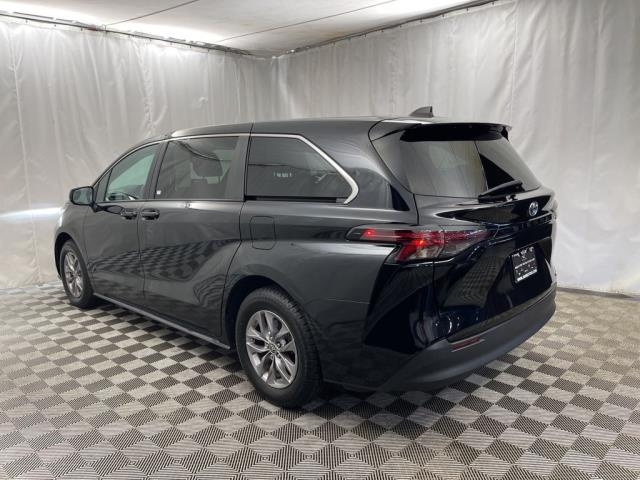 2024 Toyota Sienna LE FWD