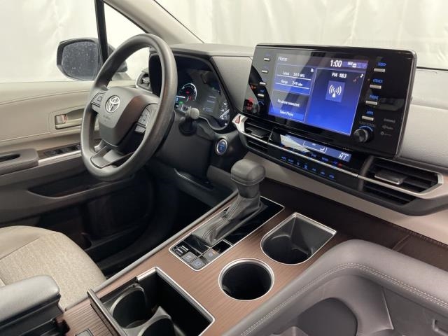 2024 Toyota Sienna LE FWD