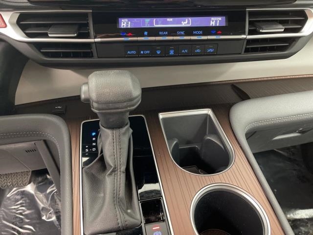 2024 Toyota Sienna LE FWD