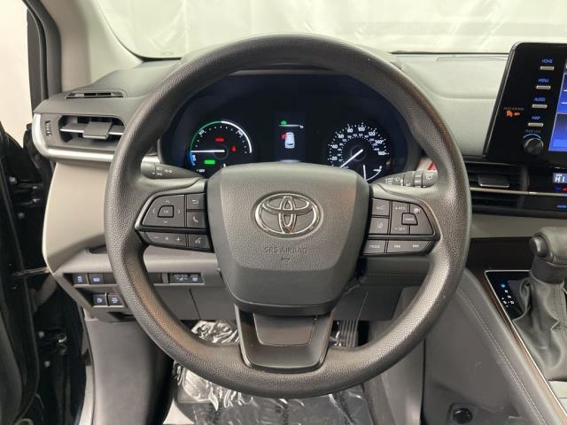 2024 Toyota Sienna LE FWD