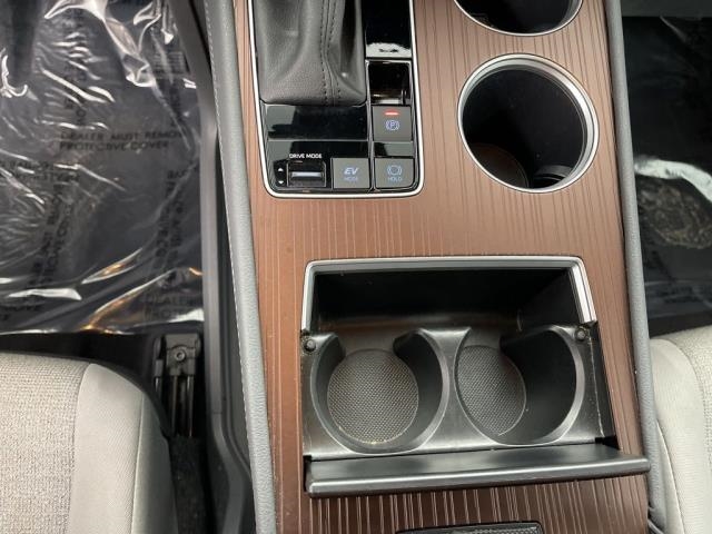 2024 Toyota Sienna LE FWD