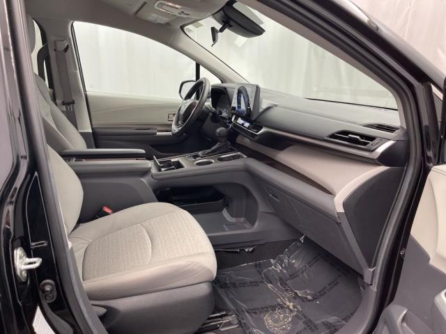 2024 Toyota Sienna LE FWD