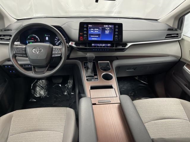 2024 Toyota Sienna LE FWD