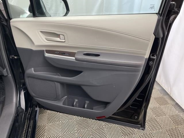 2024 Toyota Sienna LE FWD