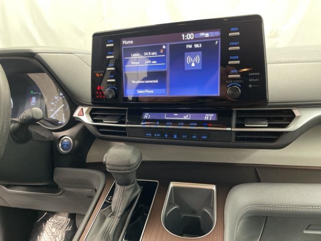 2024 Toyota Sienna LE FWD