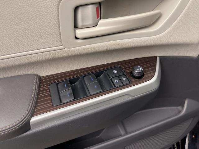 2024 Toyota Sienna LE FWD