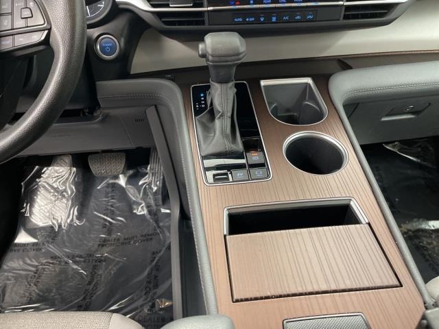 2024 Toyota Sienna LE FWD