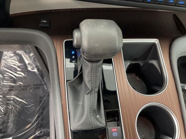 2024 Toyota Sienna LE FWD