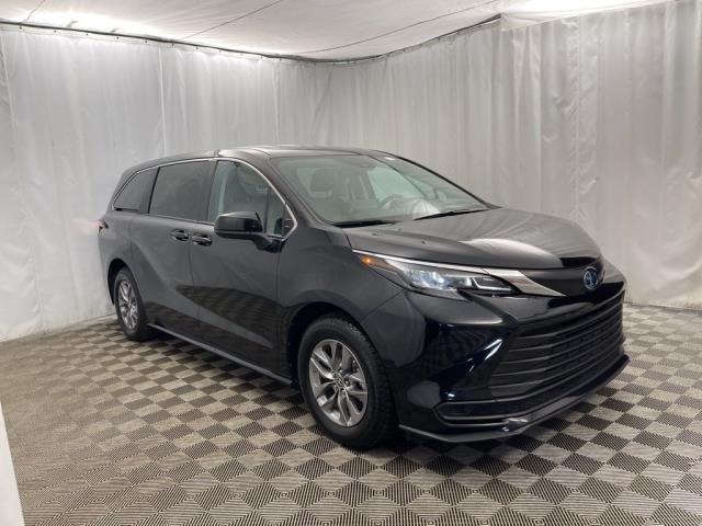2024 Toyota Sienna LE FWD