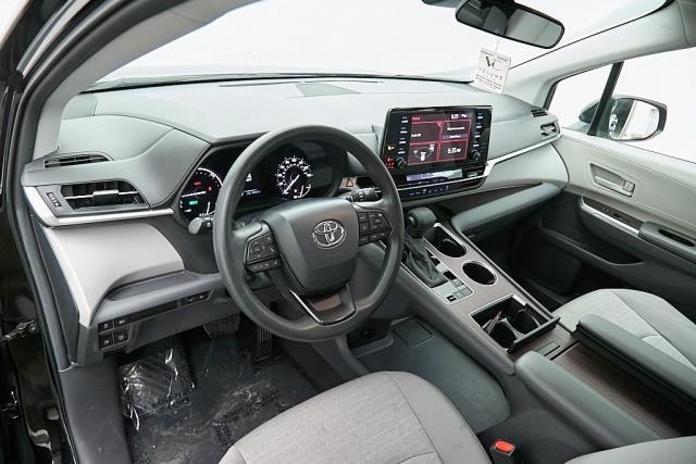 2024 Toyota Sienna LE FWD
