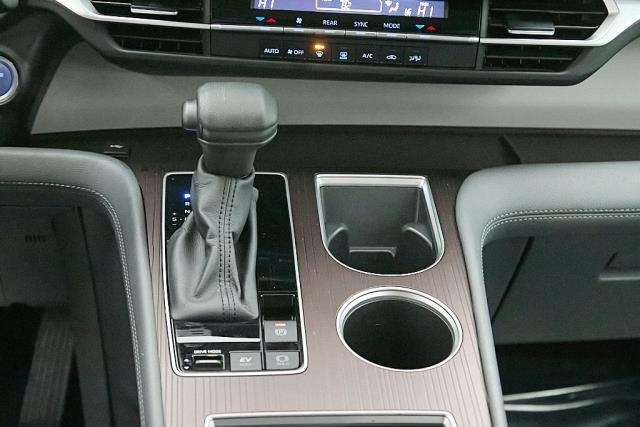 2024 Toyota Sienna LE FWD