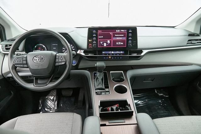2024 Toyota Sienna LE FWD