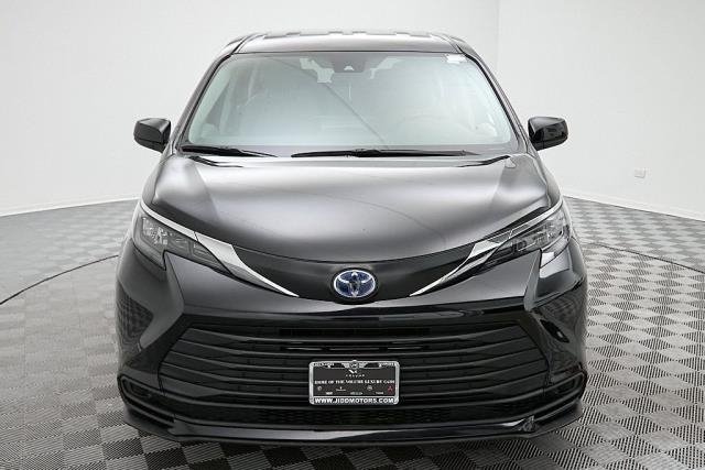 2024 Toyota Sienna LE FWD