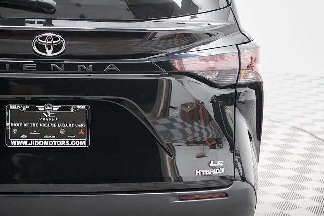 2024 Toyota Sienna LE FWD