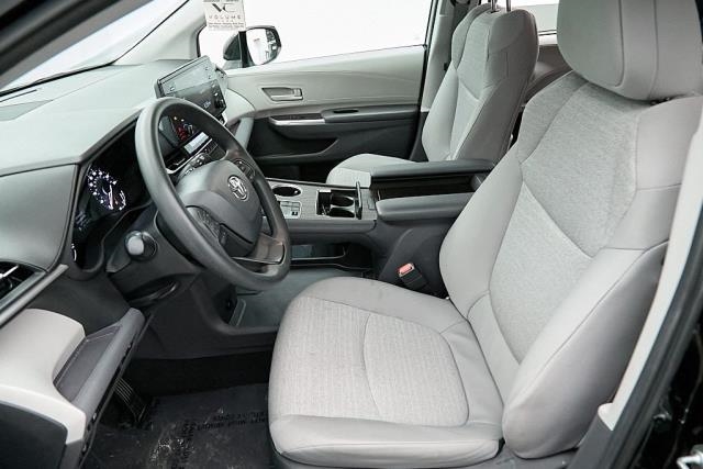 2024 Toyota Sienna LE FWD