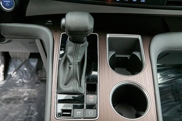 2024 Toyota Sienna LE FWD