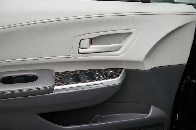 2024 Toyota Sienna LE FWD