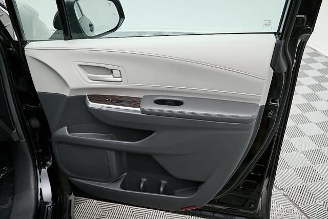 2024 Toyota Sienna LE FWD