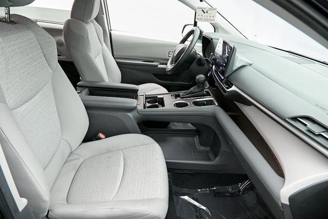 2024 Toyota Sienna LE FWD