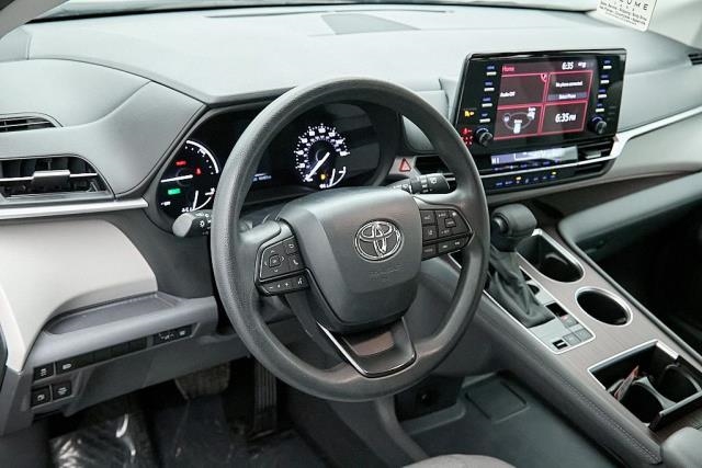 2024 Toyota Sienna LE FWD