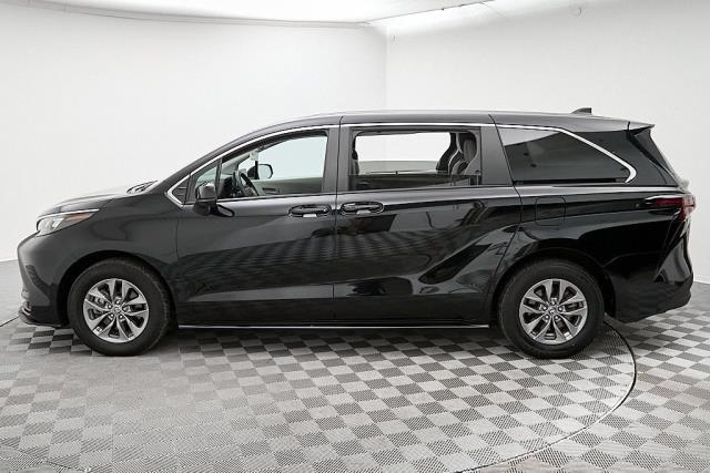 2024 Toyota Sienna LE FWD