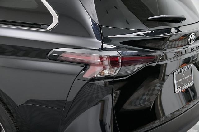 2024 Toyota Sienna LE FWD