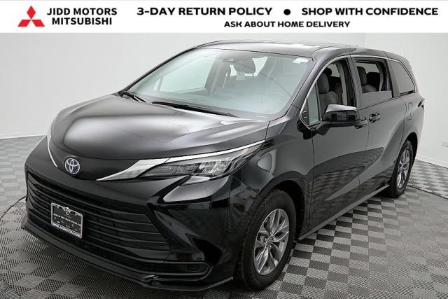 2024 Toyota Sienna LE FWD
