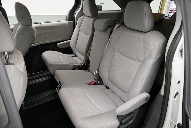 2024 Toyota Sienna LE FWD