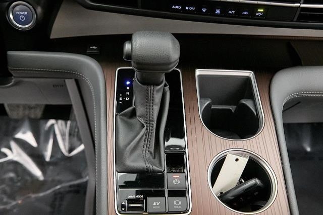 2024 Toyota Sienna LE FWD