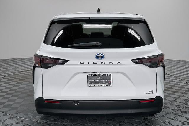 2024 Toyota Sienna LE FWD