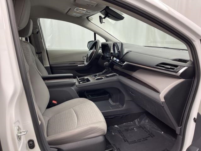 2024 Toyota Sienna LE FWD