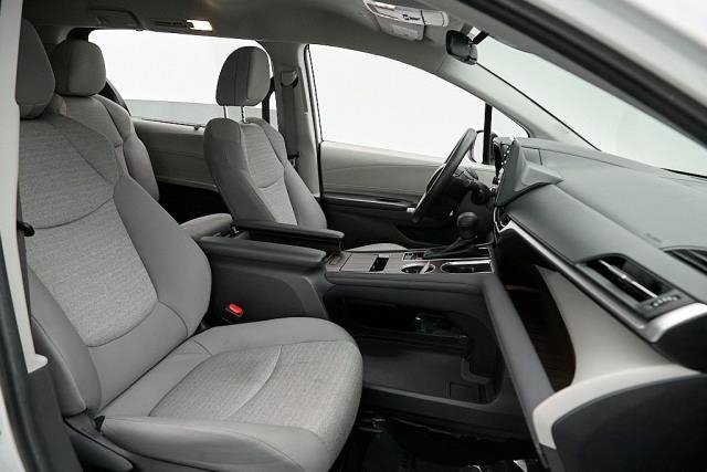 2024 Toyota Sienna LE FWD