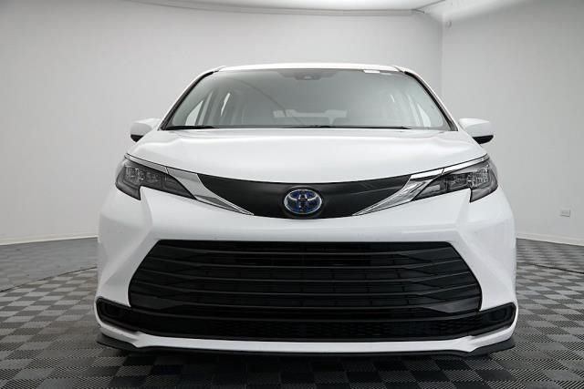 2024 Toyota Sienna LE FWD