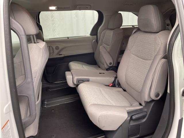 2024 Toyota Sienna LE FWD