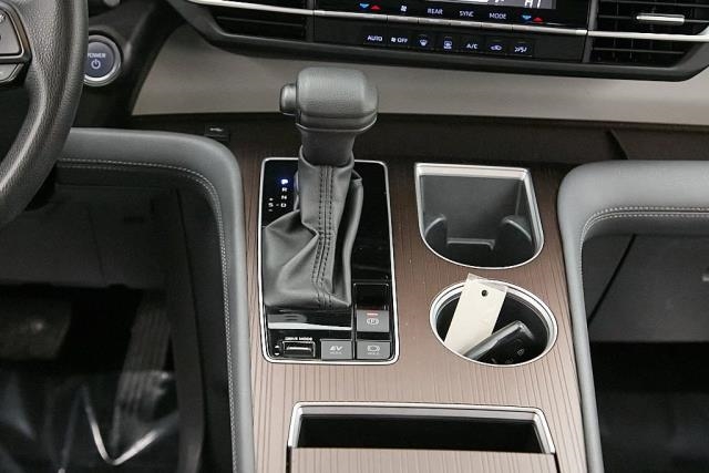 2024 Toyota Sienna LE FWD