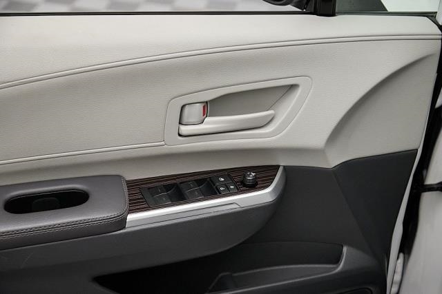 2024 Toyota Sienna LE FWD