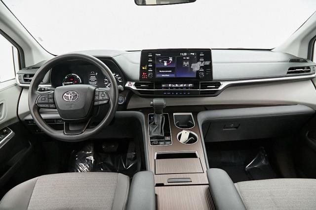 2024 Toyota Sienna LE FWD