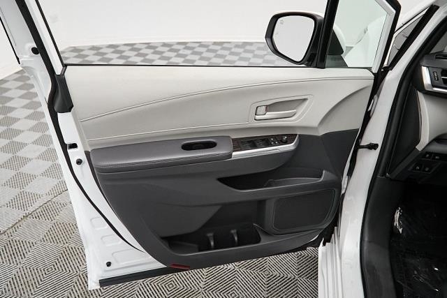 2024 Toyota Sienna LE FWD